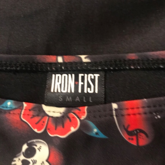 Bikini (iron fist) - Picture 2 of 2